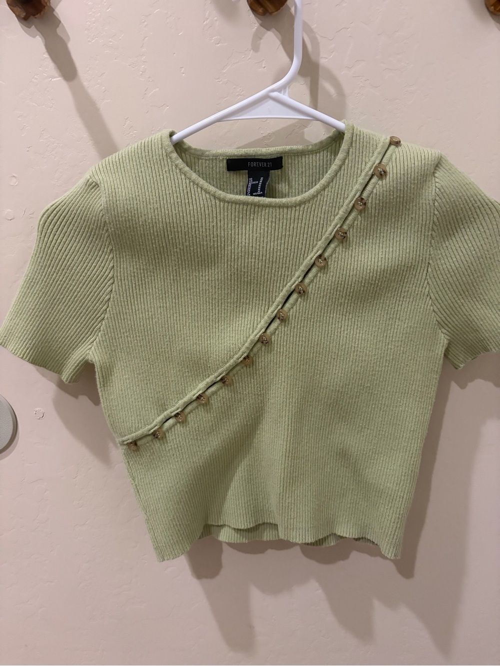 Forever 21 Pale Green Ribbed Short Sleeve Sweater with Diagonal Button Trim 🥝